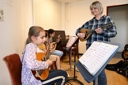 Pratiques collectives Pratiques collectives d'un instrument à cordes pincées