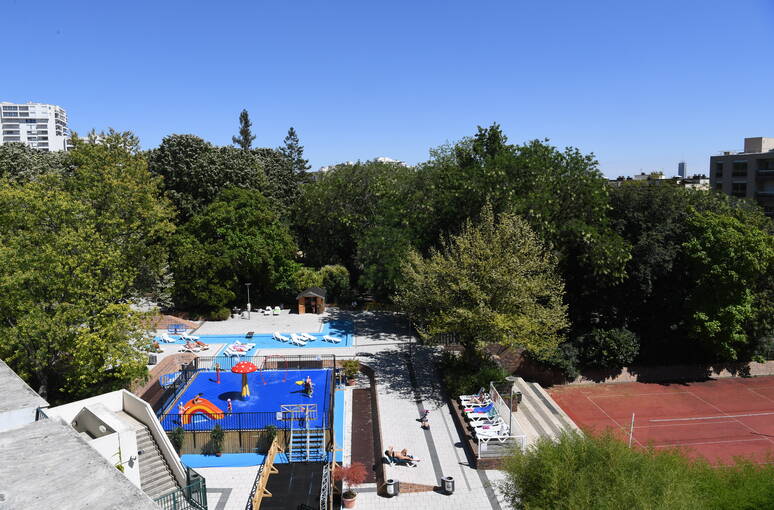 piscine de courbevoie : appel a projet pour une restauration sur la partie extérieure de la piscine