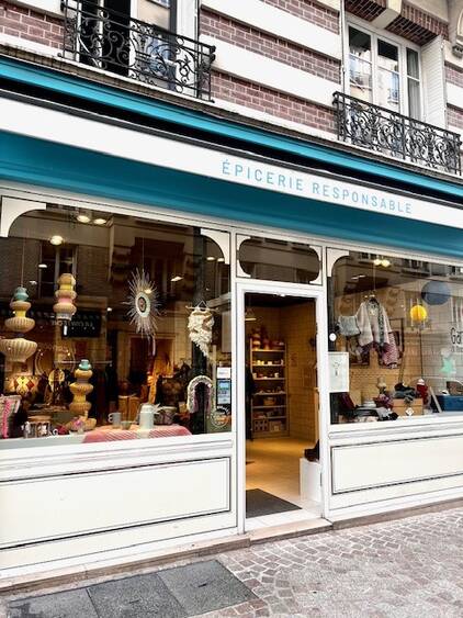 Photo d'une façade d'une boutique à Bécon