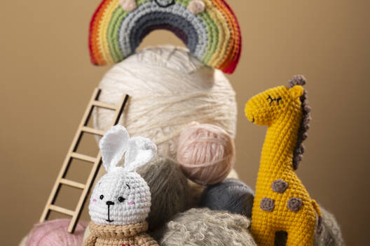 Photo de La malle à jouer doudou-tricot-crochet  