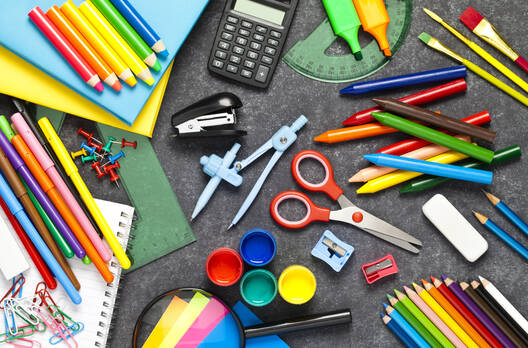 Photo de Stylos, colles, crayons, correcteurs, cahiers… : dans une expertise publiée ce jour, l’Anses révèle la présence de plusieurs familles de substances chimiques dangereuses dans les fournitures utilisées à l’école, à la maison ou au bureau.