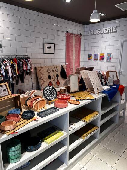 Photo de l'intérieur de la boutique éphémère de Bécon