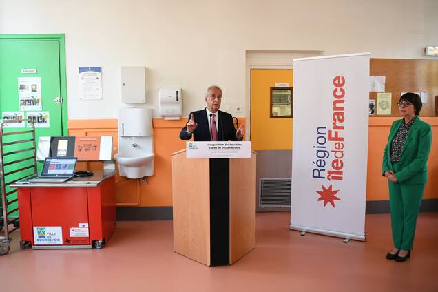 Les nouvelles tables de tri connectées sur les écoles André Malraux et Jean de la fontaine. Elles seront progressivement déployées dans toutes les écoles primaires publiques de la commune afin de lutter contre le gaspillage alimentaire.