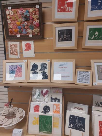 Photo des produits présentés à la boutique éphémère de Charras à Courbevoie