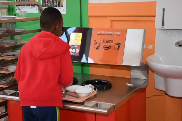 Les nouvelles tables de tri connectées sur les écoles André Malraux et Jean de la fontaine. Elles seront progressivement déployées dans toutes les écoles primaires publiques de la commune afin de lutter contre le gaspillage alimentaire.