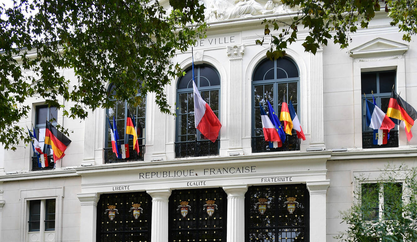 La mairie de Courbevoie aux couleurs franco-allemandes