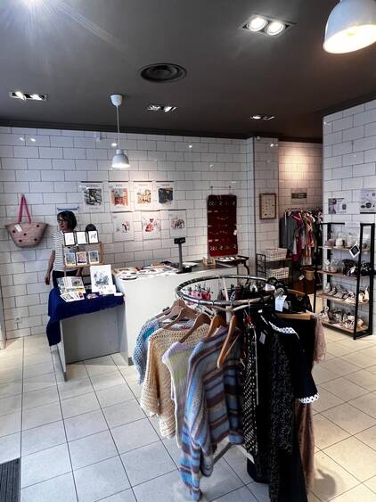 Photo de l'intérieur de la boutique éphémère de Bécon