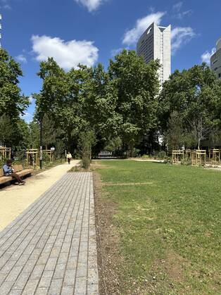 Photo de l'avenue Gambetta à Courbevoie à la fin de la première phase des travaux.