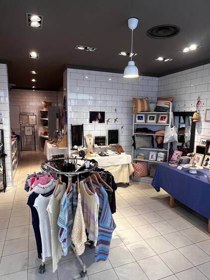 Photo de l'intérieur de la boutique éphémère de Bécon