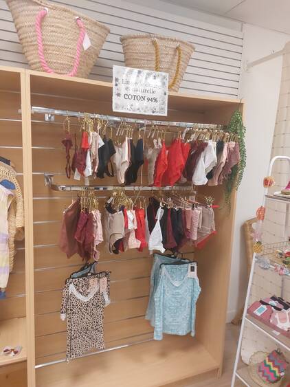 Photo des produits présentés à la boutique éphémère de Charras à Courbevoie