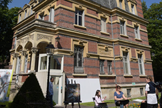 Photo de la façade du Centre culturel Haussmann à Courbevoie