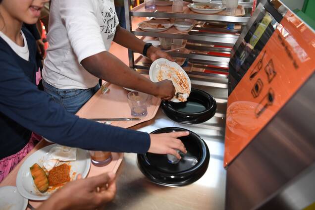 Les nouvelles tables de tri connectées sur les écoles André Malraux et Jean de la fontaine. Elles seront progressivement déployées dans toutes les écoles primaires publiques de la commune afin de lutter contre le gaspillage alimentaire.