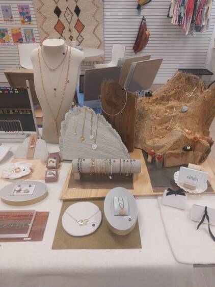 Photo des produits présentés à la boutique éphémère de Charras à Courbevoie