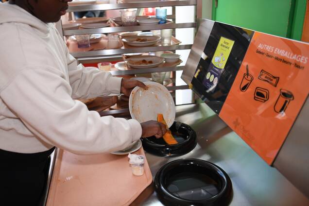 Les nouvelles tables de tri connectées sur les écoles André Malraux et Jean de la fontaine. Elles seront progressivement déployées dans toutes les écoles primaires publiques de la commune afin de lutter contre le gaspillage alimentaire.