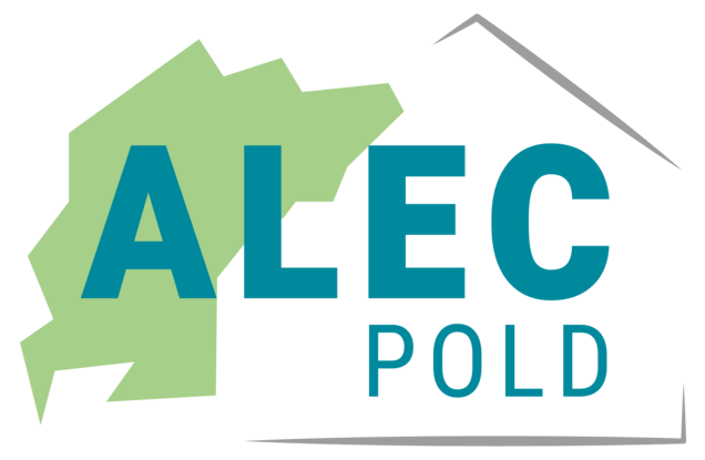 Logo ALEC POLD, il est écrit "ALEC POLD" en bleu sur fond blanc avec un dessin du territoire en vert, le tout à moitié à l'intérieur du contour d'une maison