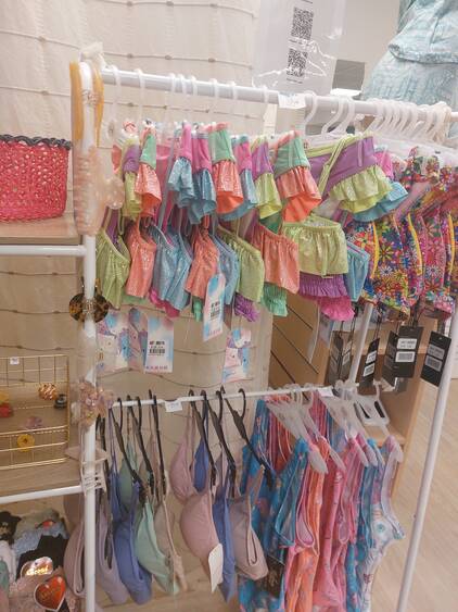 Photo des produits présentés à la boutique éphémère de Charras à Courbevoie