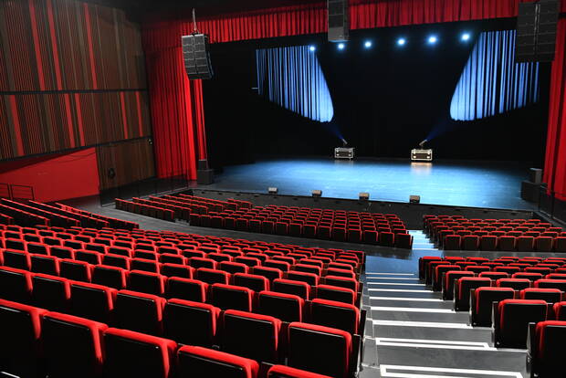 CEC_SALLE ROUGE1.JPG