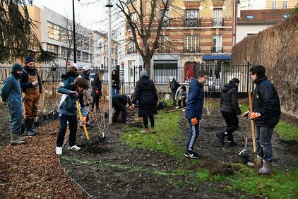 Square Volta Courbevoie - plantation participative 2023