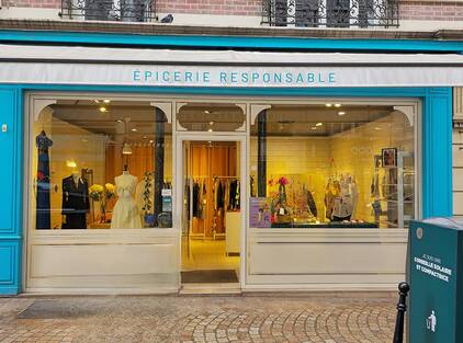 Photo de la vitrine de la boutique éphémère de Bécon à Courbevoie