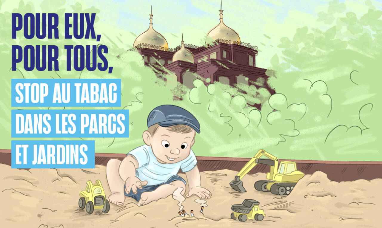 Visuel de la campagne contre le tabac où l'on voit un bébé jouer dans un bac à sable avec un mégot encore fumant qu'il est sur le point de prendre. On peut voir le slogan "pour eux, pour tous, stop au tabac dans les parcs et jardins"