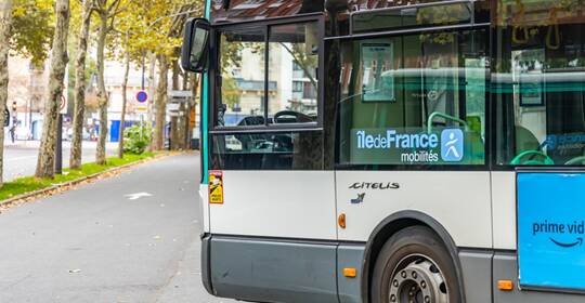 Illustration de La voilà ! La nouvelle ligne de bus à Courbevoie